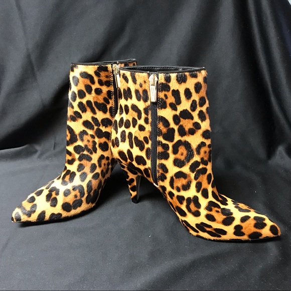 Vince Camuto NANDI2 leopard calf hair ankle boots - Picture 3 of 8